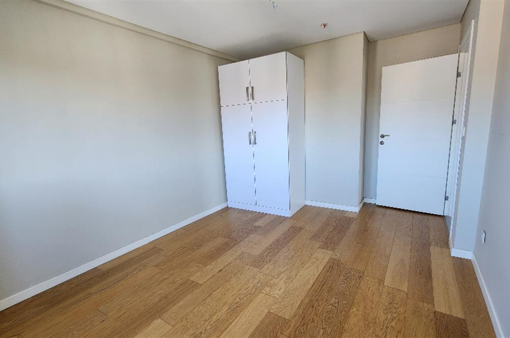ŞENESENEVLER GÜVENLİKLİ DENİZ MANZARALI YENİ SİTEDE 2+1 90 m2