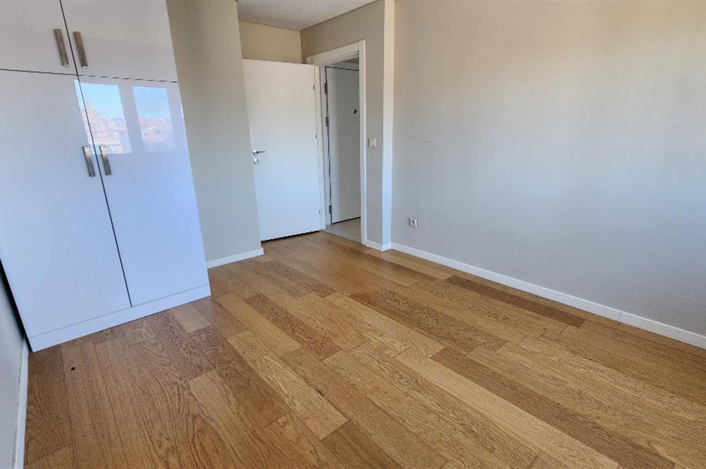 ŞENESENEVLER GÜVENLİKLİ DENİZ MANZARALI YENİ SİTEDE 2+1 90 m2