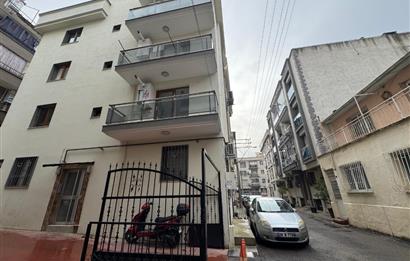 İzmir Park AVM Yakını Merkezi konumda Satılık 2+1 Daire