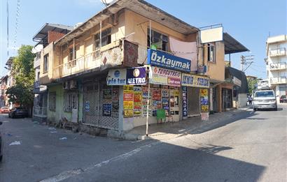 Bayraklı Yamanlar'da Otobüs Güzergahı Üzerinde Satılık Bina