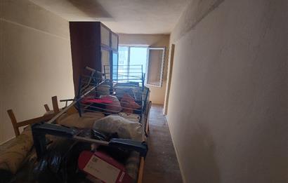 Bayraklı Yamanlar'da Otobüs Güzergahı Üzerinde Satılık Bina