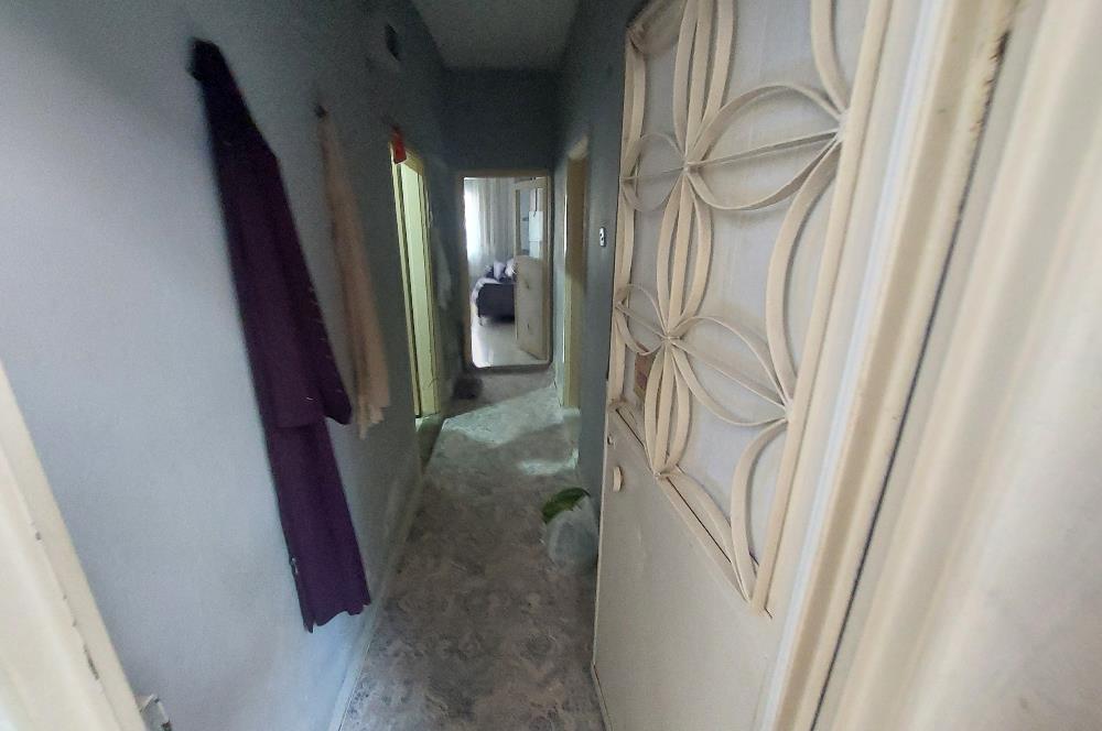 Bayraklı Yamanlar'da Otobüs Güzergahı Üzerinde Satılık Bina