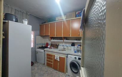 Bayraklı Yamanlar'da Otobüs Güzergahı Üzerinde Satılık Bina