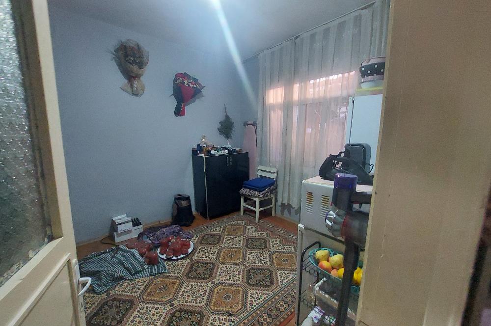 Bayraklı Yamanlar'da Otobüs Güzergahı Üzerinde Satılık Bina