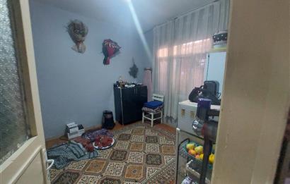 Bayraklı Yamanlar'da Otobüs Güzergahı Üzerinde Satılık Bina