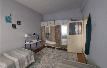 Bayraklı Yamanlar'da Otobüs Güzergahı Üzerinde Satılık Bina