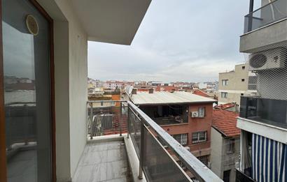 İzmir Park AVM Yakını Merkezi konumda Satılık 2+1 Daire