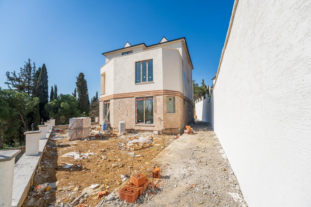 C21 Cius; Çampınar Evlerinde 4,5+1 Modern Tripleks Teraslı Villa