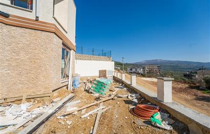 C21 Cius; Çampınar Evlerinde 4,5+1 Modern Tripleks Teraslı Villa