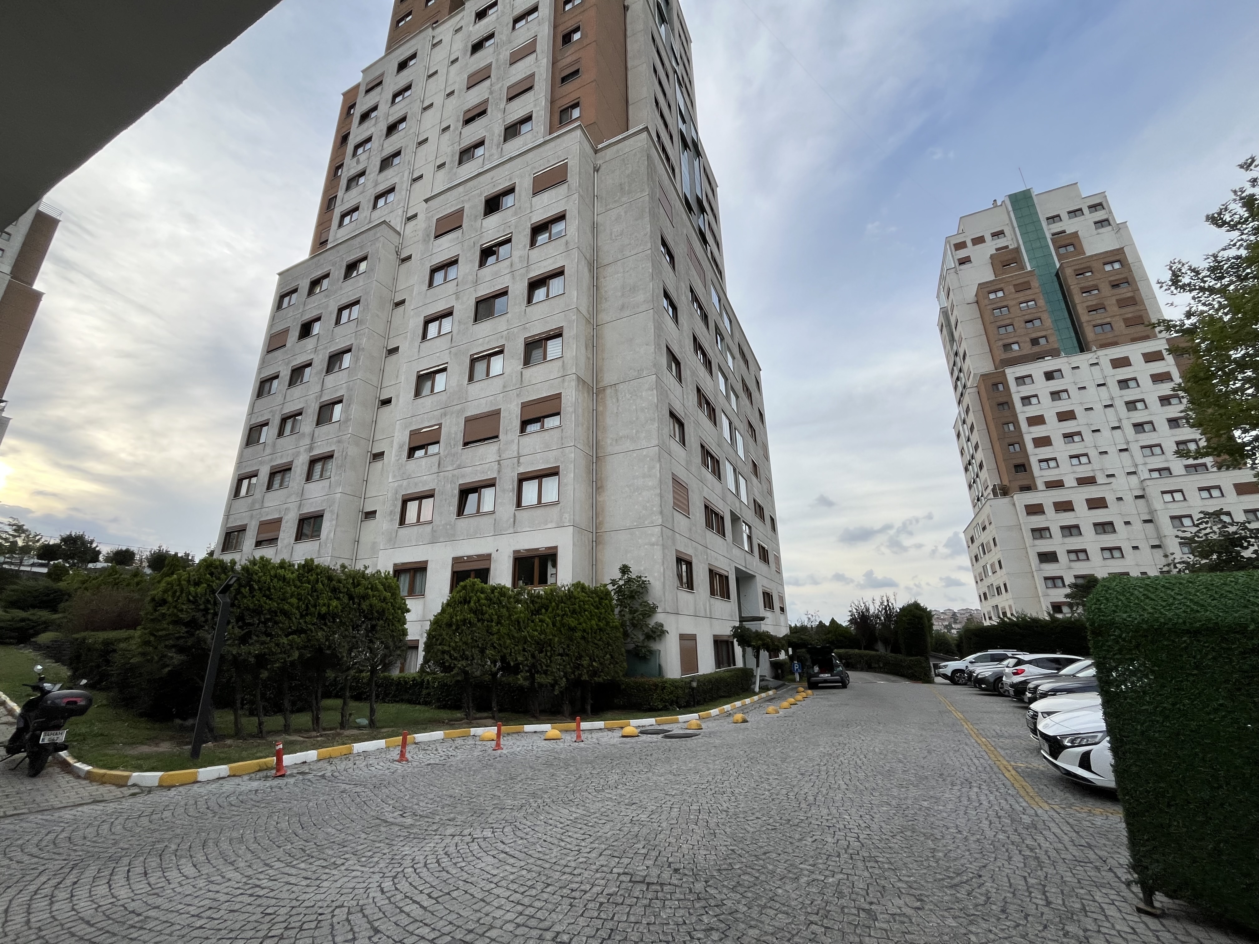 Bahçeşehir Spradon Kulelerinde Özel Teraslı,Lüks Eşyalı, Manzaralı Satılık Daire