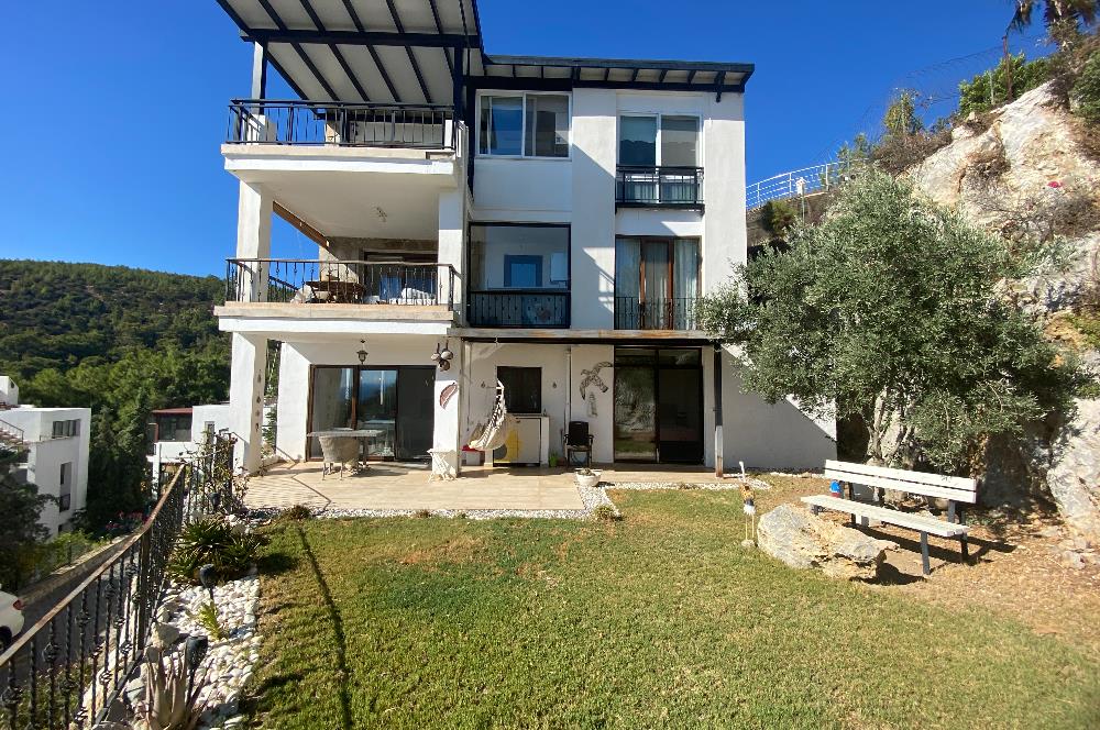Bodrum Merkezde Deniz Manzaralı Bahçe Katı 3+1 Daire