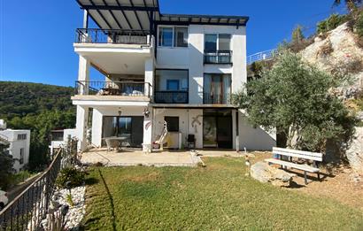 Bodrum Merkezde Deniz Manzaralı Bahçe Katı 3+1 Daire