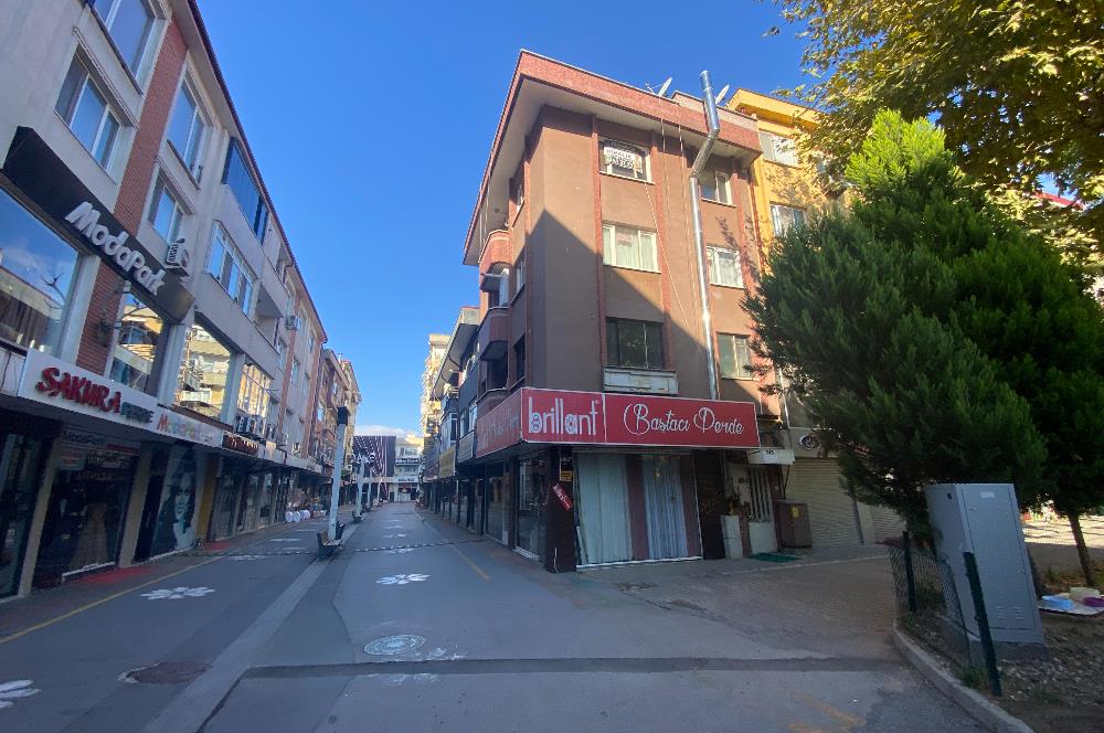 ADAPAZARI MERKEZ'DE 3 ODALI SATILIK OFİS 