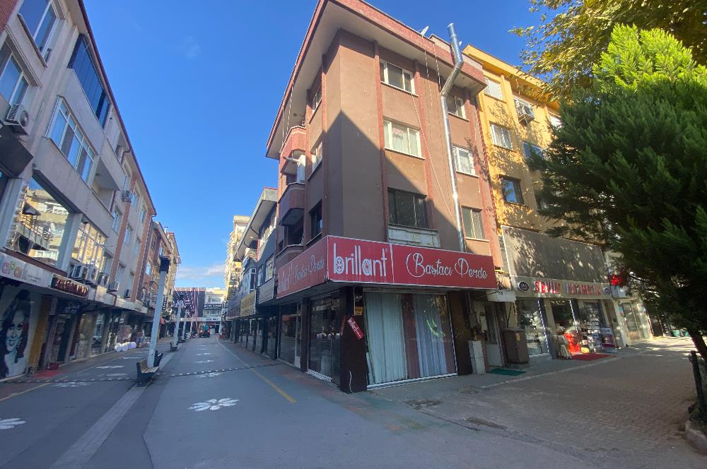 ADAPAZARI MERKEZ'DE 3 ODALI SATILIK OFİS 