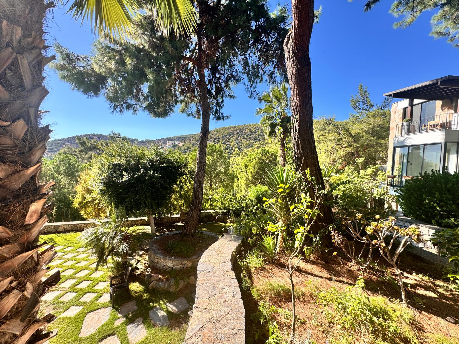 Bodrum Merkezde Deniz Manzaralı Bahçe Katı 3+1 Daire