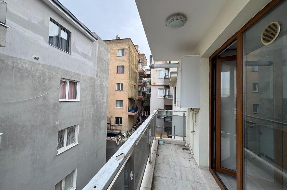 İzmir Park AVM Yakını Merkezi konumda Satılık 2+1 Daire