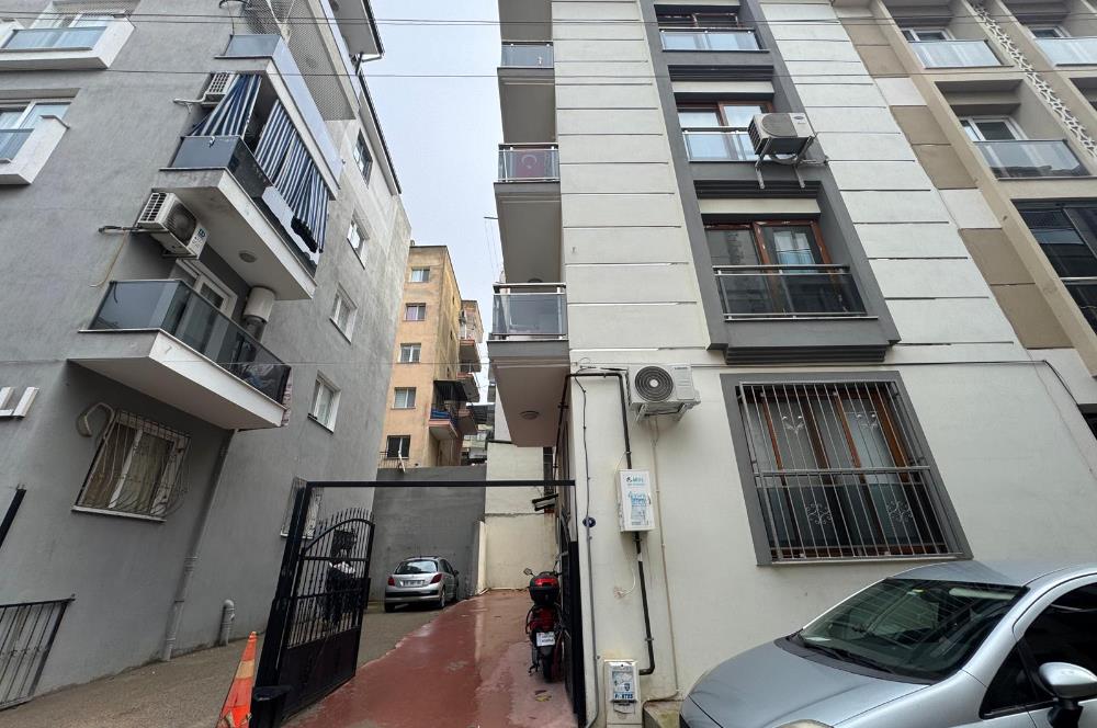 İzmir Park AVM Yakını Merkezi konumda Satılık 2+1 Daire