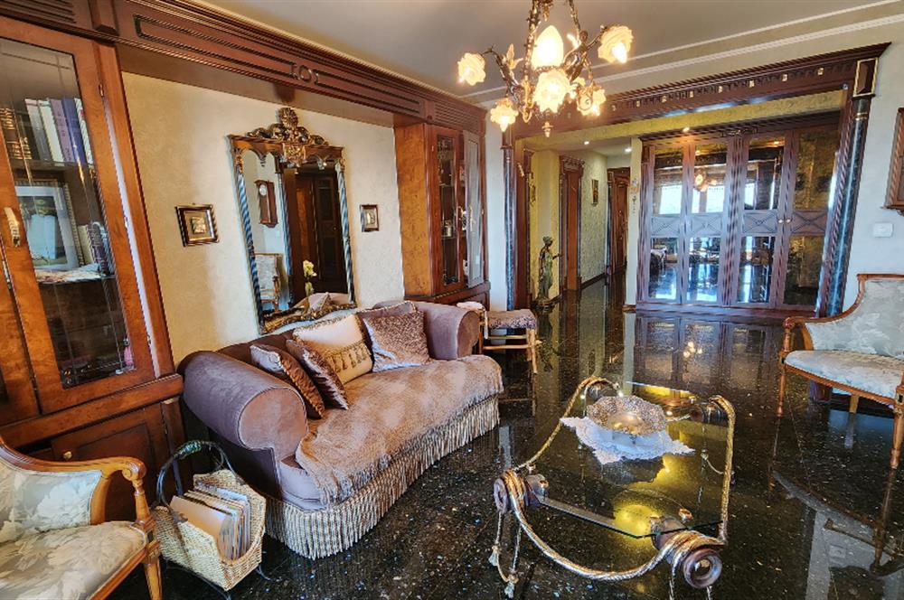 SUADİYE SAHİLDE SİTE ÖZELLİKLİ DENİZ MANZARALI 5+1 275 m2 DAİRE
