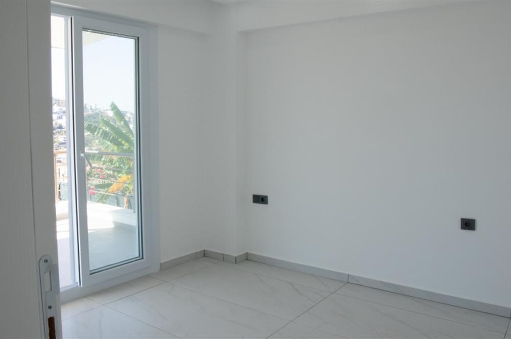 Boğaziçi'nde Plajlı Deniz Manzaralı 4+1 Tripleks Sıfır Villa