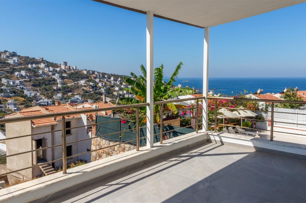 Boğaziçi'nde Plajlı Deniz Manzaralı 4+1 Tripleks Sıfır Villa