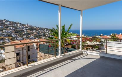 Boğaziçi'nde Plajlı Deniz Manzaralı 4+1 Tripleks Sıfır Villa