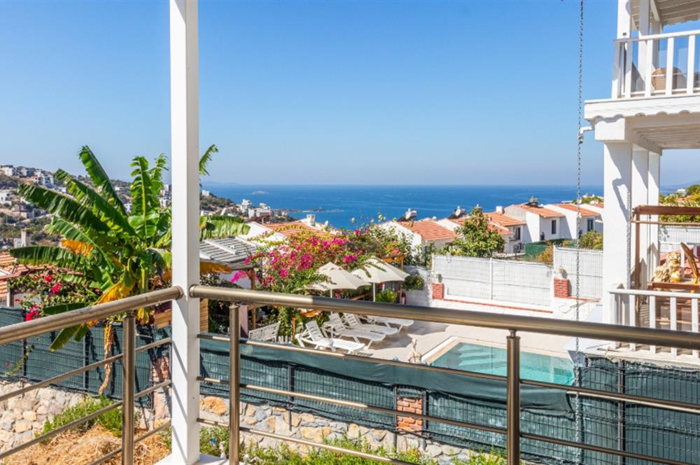 Boğaziçi'nde Plajlı Deniz Manzaralı 4+1 Tripleks Sıfır Villa