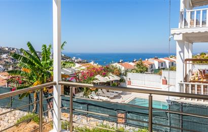 Boğaziçi'nde Plajlı Deniz Manzaralı 4+1 Tripleks Sıfır Villa