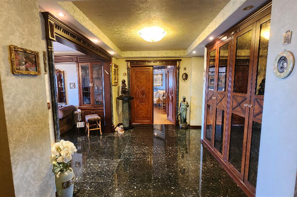 SUADİYE SAHİLDE SİTE ÖZELLİKLİ DENİZ MANZARALI 5+1 275 m2 DAİRE