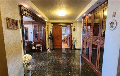 SUADİYE SAHİLDE SİTE ÖZELLİKLİ DENİZ MANZARALI 5+1 275 m2 DAİRE
