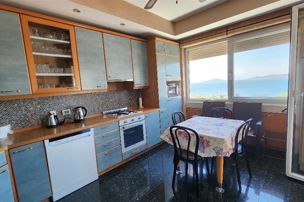 SUADİYE SAHİLDE SİTE ÖZELLİKLİ DENİZ MANZARALI 5+1 275 m2 DAİRE