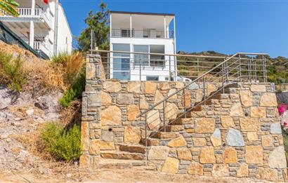 Boğaziçi'nde Plajlı Deniz Manzaralı 4+1 Tripleks Sıfır Villa