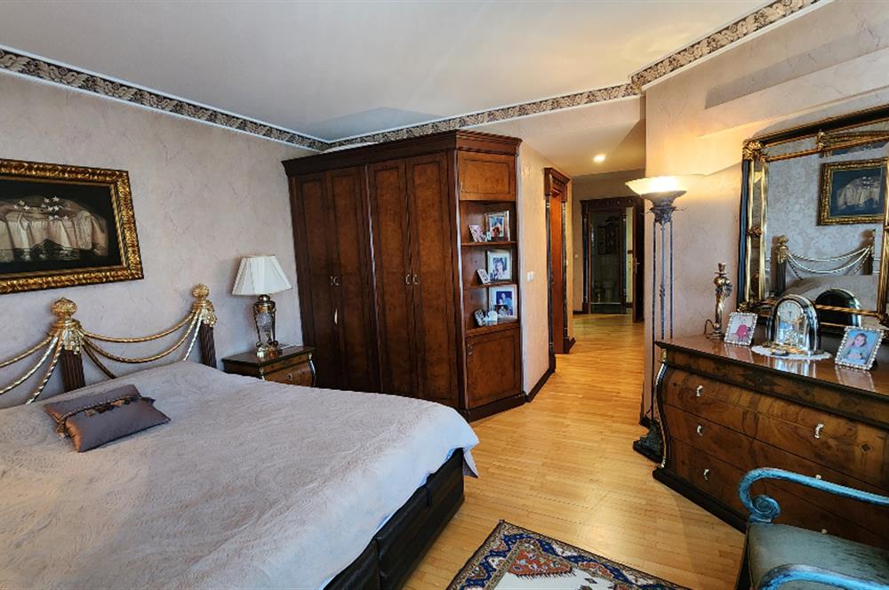 SUADİYE SAHİLDE SİTE ÖZELLİKLİ DENİZ MANZARALI 5+1 275 m2 DAİRE