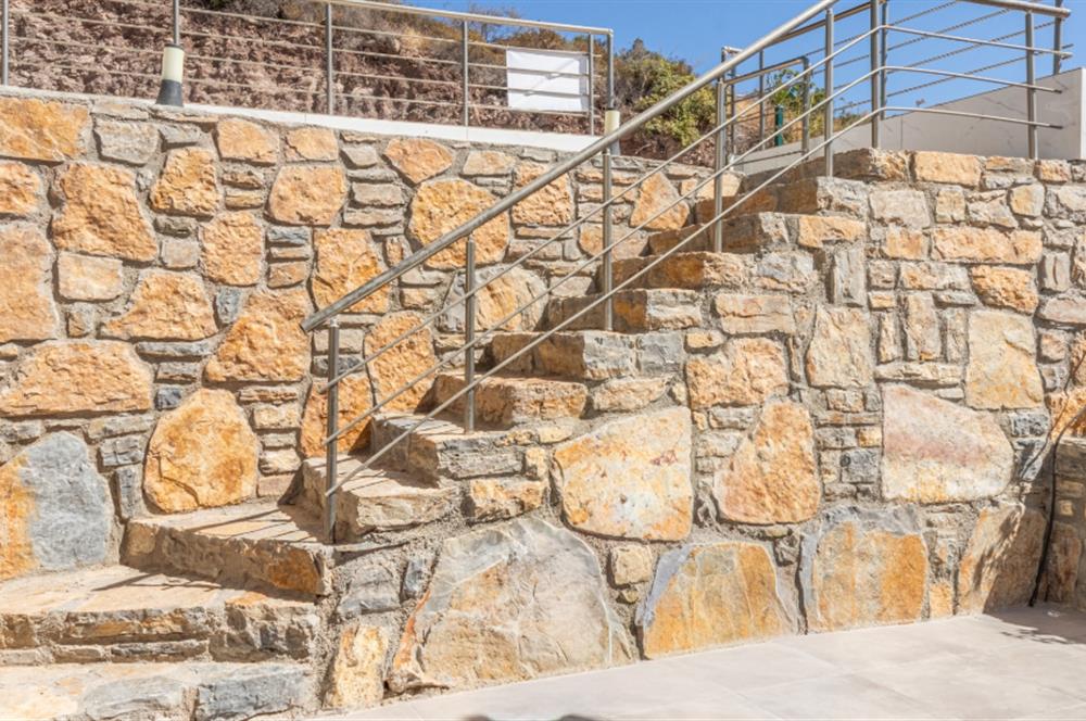 Boğaziçi'nde Plajlı Deniz Manzaralı 4+1 Tripleks Sıfır Villa