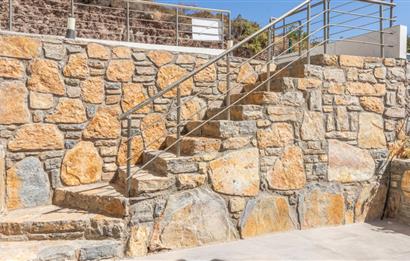 Boğaziçi'nde Plajlı Deniz Manzaralı 4+1 Tripleks Sıfır Villa
