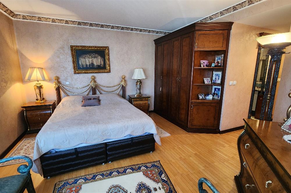 SUADİYE SAHİLDE SİTE ÖZELLİKLİ DENİZ MANZARALI 5+1 275 m2 DAİRE