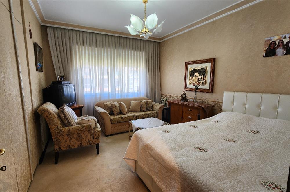 SUADİYE SAHİLDE SİTE ÖZELLİKLİ DENİZ MANZARALI 5+1 275 m2 DAİRE