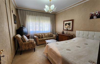 SUADİYE SAHİLDE SİTE ÖZELLİKLİ DENİZ MANZARALI 5+1 275 m2 DAİRE