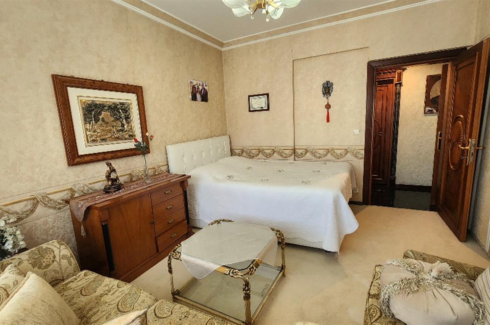 SUADİYE SAHİLDE SİTE ÖZELLİKLİ DENİZ MANZARALI 5+1 275 m2 DAİRE