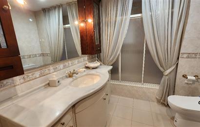 SUADİYE SAHİLDE SİTE ÖZELLİKLİ DENİZ MANZARALI 5+1 275 m2 DAİRE