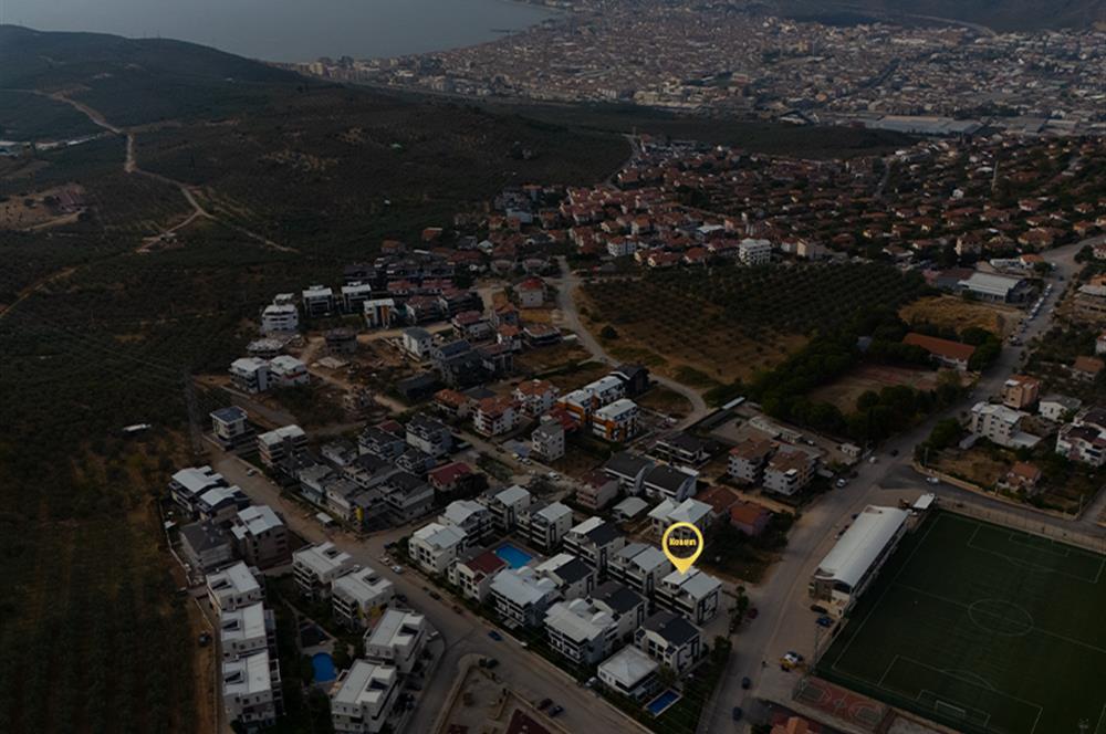C21 Cius; Umurbey'de Havuzlu Müstakil Girişli Dubleks Daire
