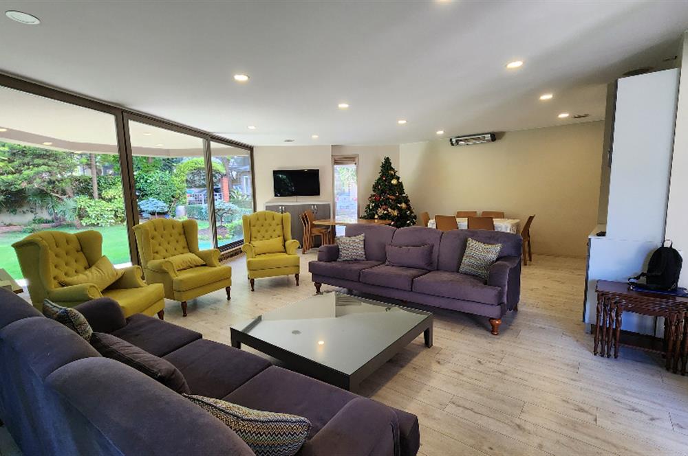 SUADİYE SAHİLDE SİTE ÖZELLİKLİ DENİZ MANZARALI 5+1 275 m2 DAİRE