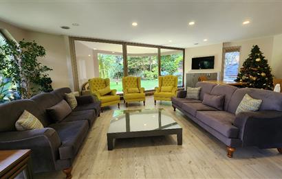 SUADİYE SAHİLDE SİTE ÖZELLİKLİ DENİZ MANZARALI 5+1 275 m2 DAİRE