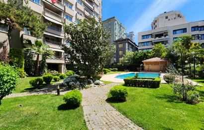 SUADİYE SAHİLDE SİTE ÖZELLİKLİ DENİZ MANZARALI 5+1 275 m2 DAİRE