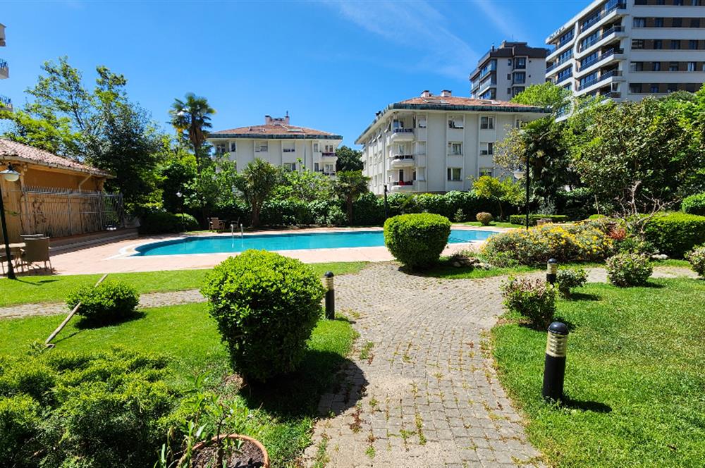 SUADİYE SAHİLDE SİTE ÖZELLİKLİ DENİZ MANZARALI 5+1 275 m2 DAİRE