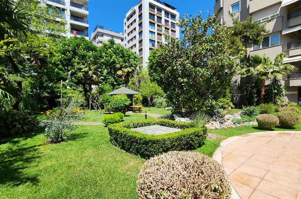 SUADİYE SAHİLDE SİTE ÖZELLİKLİ DENİZ MANZARALI 5+1 275 m2 DAİRE