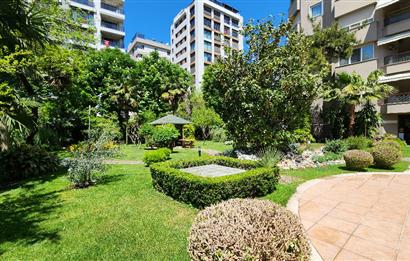 SUADİYE SAHİLDE SİTE ÖZELLİKLİ DENİZ MANZARALI 5+1 275 m2 DAİRE