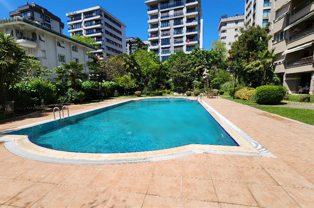 SUADİYE SAHİLDE SİTE ÖZELLİKLİ DENİZ MANZARALI 5+1 275 m2 DAİRE