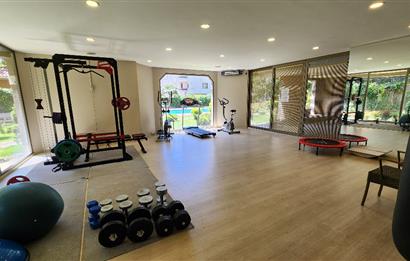 SUADİYE SAHİLDE SİTE ÖZELLİKLİ DENİZ MANZARALI 5+1 275 m2 DAİRE