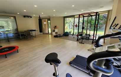 SUADİYE SAHİLDE SİTE ÖZELLİKLİ DENİZ MANZARALI 5+1 275 m2 DAİRE
