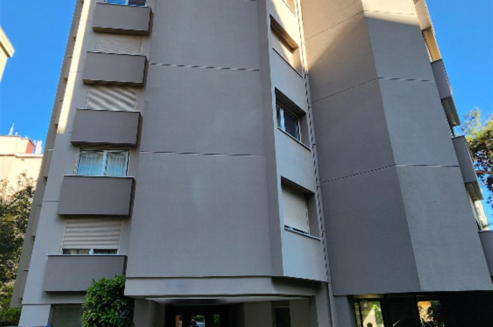 SUADİYE SAHİLDE SİTE ÖZELLİKLİ DENİZ MANZARALI 5+1 275 m2 DAİRE